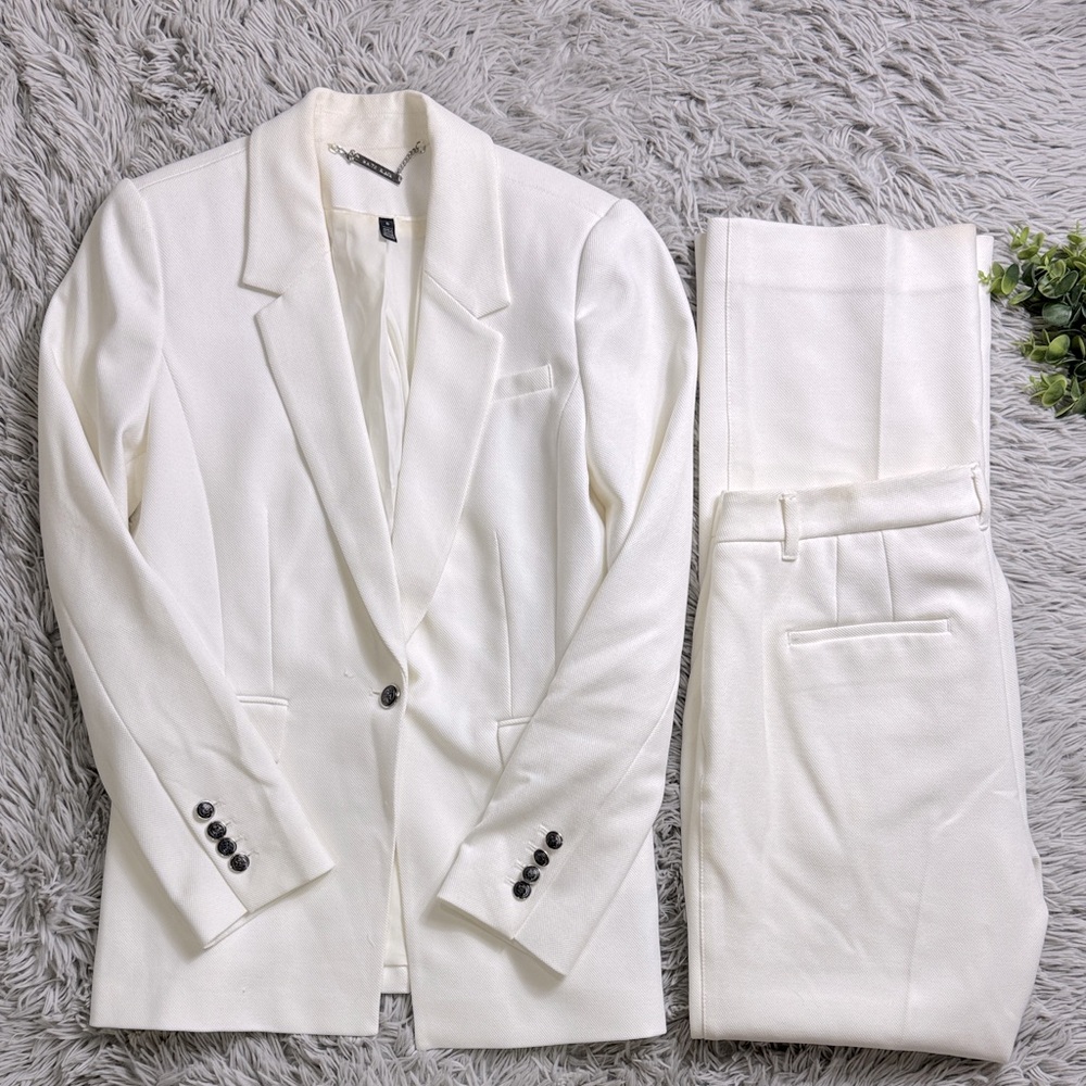 White House Black Market Classic Ivory Pantsuit Size 6